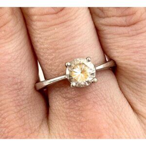 Engagement Style Solitaire  Cubic Zirconia Vintage Minimalist Ring - sz 8